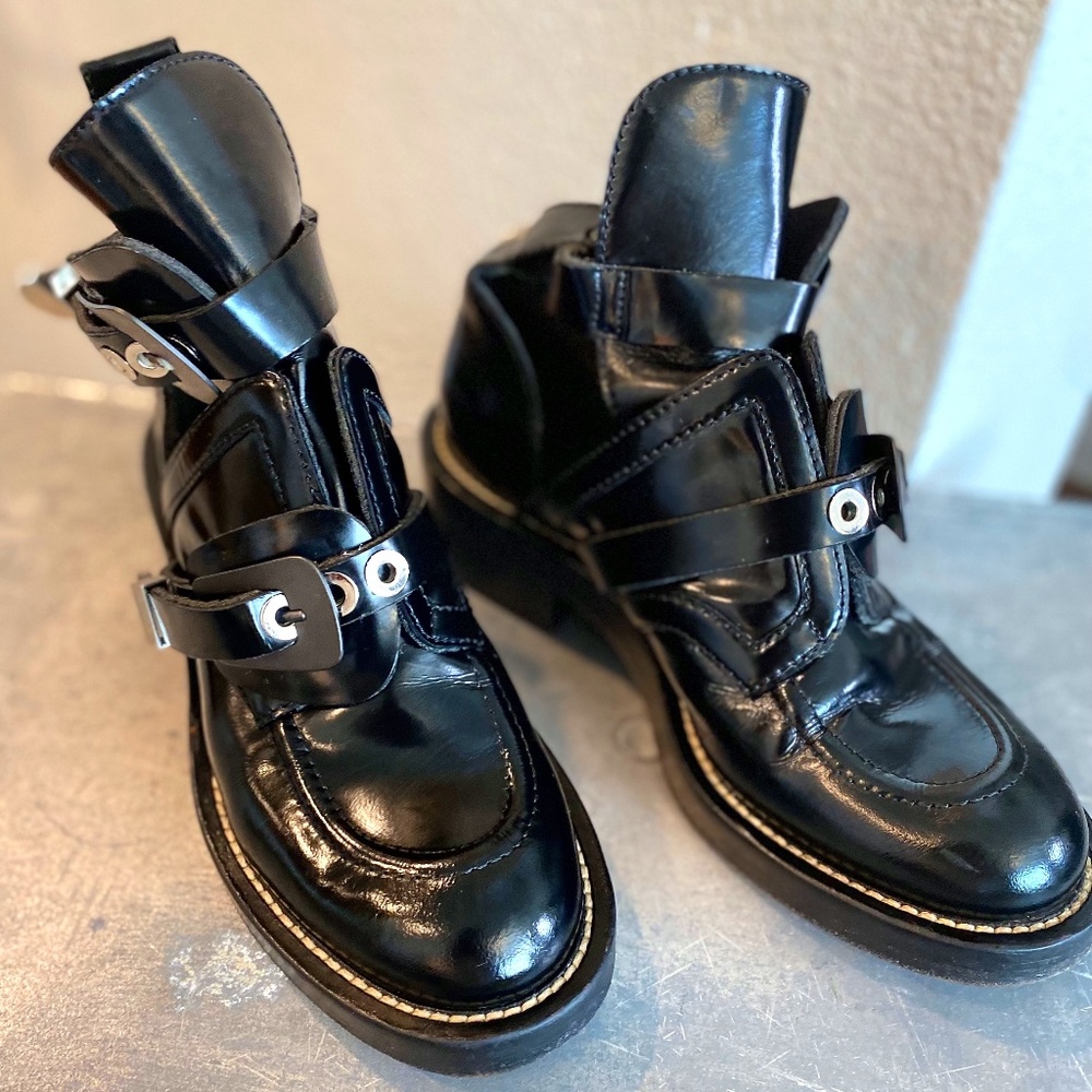 balenciaga ceinture cut out boots